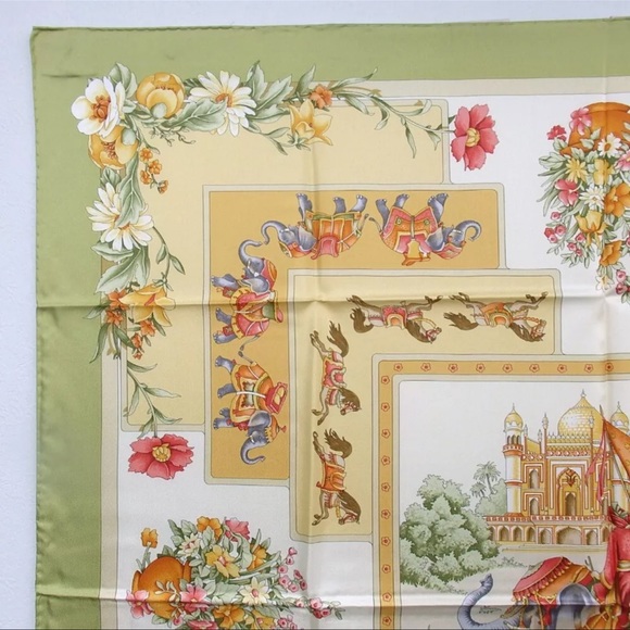 Salvatore Ferragamo Italian Silk Scarf 34.3” w/ Box 🎁 - Picture 15 of 16